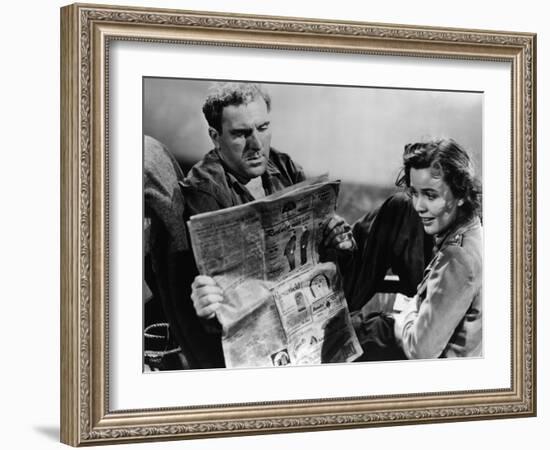 Lifeboat by Alfred Hitchcock with William Bendix and Mary Anderson, 1944 (b/w photo)-null-Framed Photo