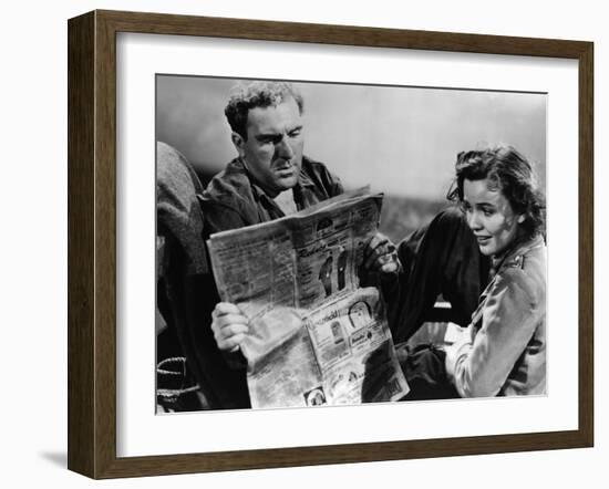 Lifeboat by Alfred Hitchcock with William Bendix and Mary Anderson, 1944 (b/w photo)-null-Framed Photo