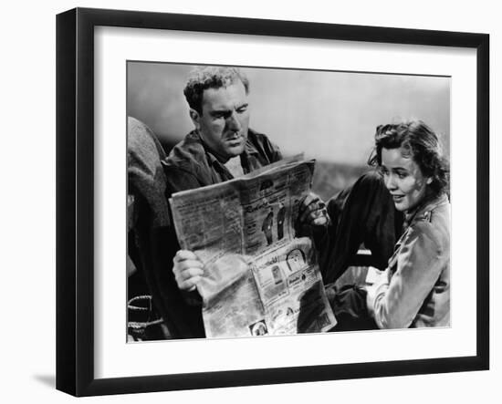 Lifeboat by Alfred Hitchcock with William Bendix and Mary Anderson, 1944 (b/w photo)-null-Framed Photo