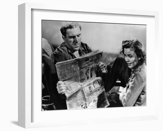 Lifeboat by Alfred Hitchcock with William Bendix and Mary Anderson, 1944 (b/w photo)-null-Framed Photo