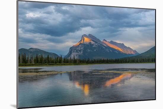 Light Rays on Mount Rundle, Banff National Park, Canada, Canadian Rockies, Vermillion Lakes Area-Tom Till-Mounted Photographic Print