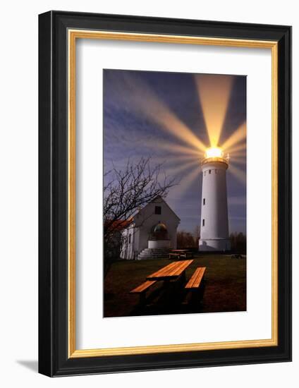 Lighthouse-null-Framed Photographic Print