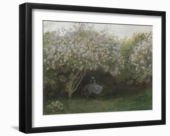 Lilas, temps gris, ou Le repos sous les lilas, jardin de Monet à Argenteuil-Claude Monet-Framed Giclee Print