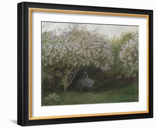 Lilas, temps gris, ou Le repos sous les lilas, jardin de Monet à Argenteuil-Claude Monet-Framed Giclee Print