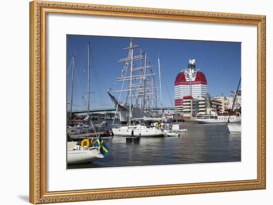 Lilla Bommen Harbour-Stuart Black-Framed Photographic Print