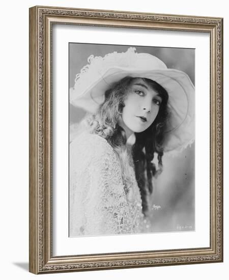 Lillian Gish, 1921-American Photographer-Framed Photographic Print