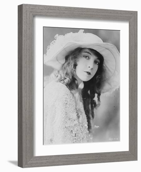 Lillian Gish, 1921-American Photographer-Framed Photographic Print