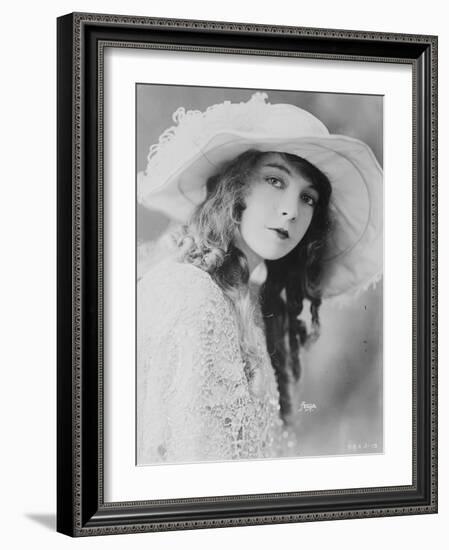 Lillian Gish, 1921-American Photographer-Framed Photographic Print