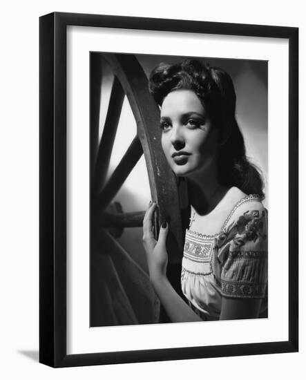 Linda Darnell dans les annees 40 in the 40's (b/w photo)-null-Framed Photo