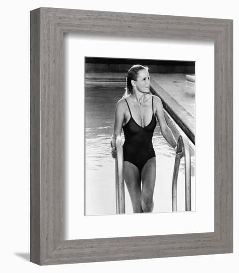 Linda Evans - Dynasty-null-Framed Photo