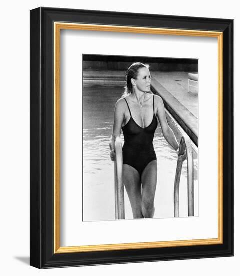 Linda Evans - Dynasty-null-Framed Photo