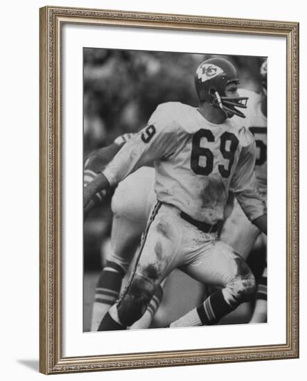 Linebacker for Kansas City Chiefs Sherrill Headrick in Action-null-Framed Premium Photographic Print