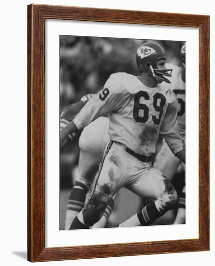 Linebacker for Kansas City Chiefs Sherrill Headrick in Action-null-Framed Premium Photographic Print