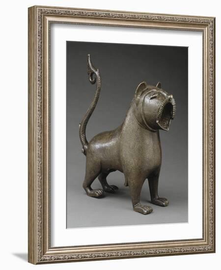 Lion à queue articulée-null-Framed Giclee Print