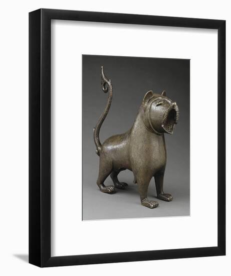 Lion à queue articulée-null-Framed Giclee Print