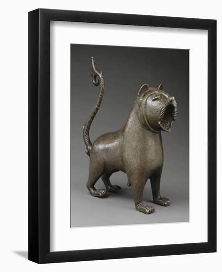 Lion à queue articulée-null-Framed Giclee Print