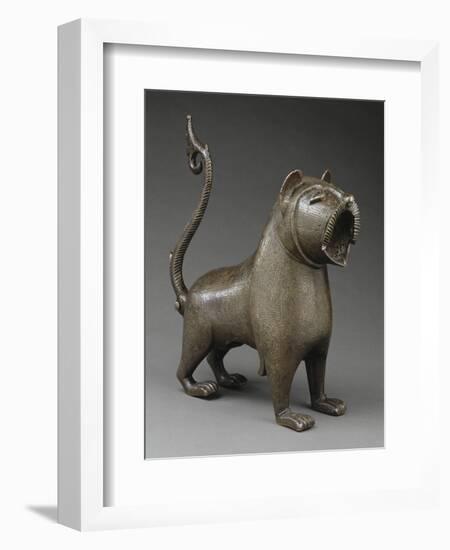 Lion à queue articulée-null-Framed Giclee Print