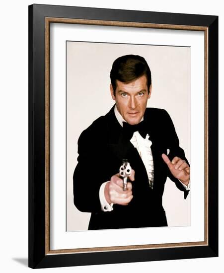 Live and Let Die, Roger Moore, 1973-null-Framed Photo