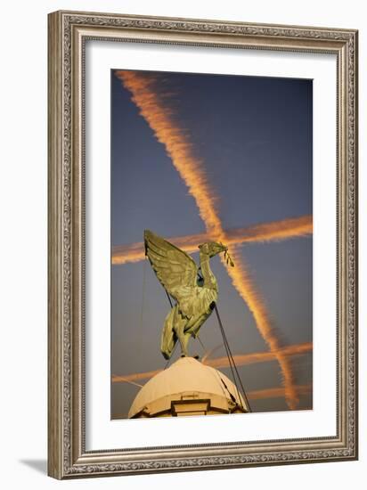 Liver Bird on Royal Liver Building, Liverpool, Merseyside, England, UK-Paul McMullin-Framed Photo