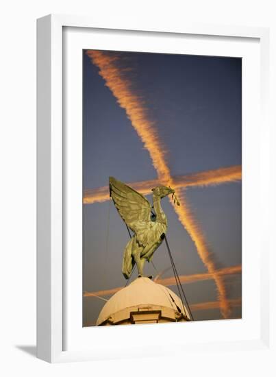 Liver Bird on Royal Liver Building, Liverpool, Merseyside, England, UK-Paul McMullin-Framed Photo