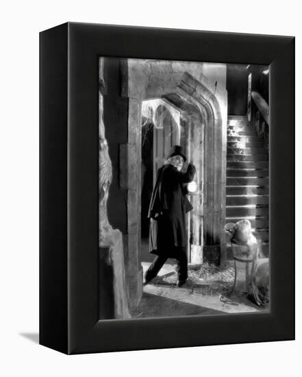 Londres apres minuit LONDON AFTER MIDNIGHT by TodBrowning with Lon Chaney, 1927 (b/w photo)-null-Framed Stretched Canvas