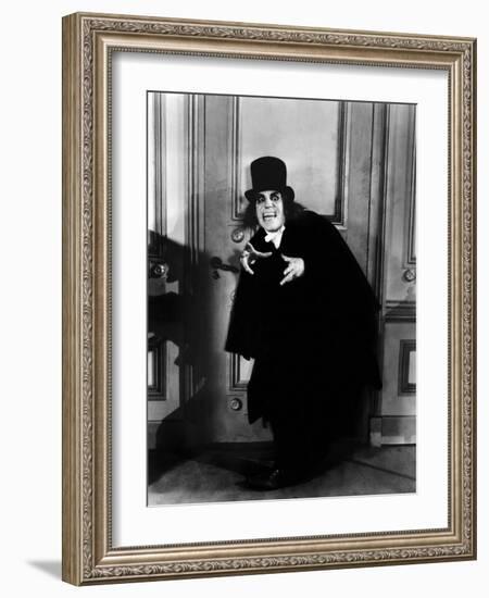 Londres apres minuit LONDON AFTER MIDNIGHT by TodBrowning with Lon Chaney, 1927 (b/w photo)-null-Framed Photo