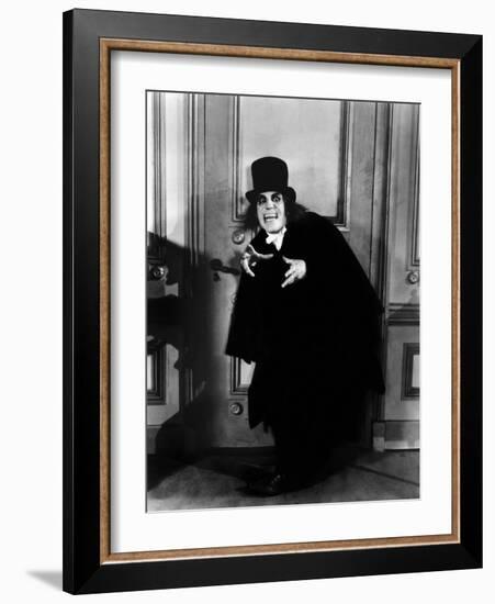 Londres apres minuit LONDON AFTER MIDNIGHT by TodBrowning with Lon Chaney, 1927 (b/w photo)-null-Framed Photo