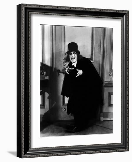 Londres apres minuit LONDON AFTER MIDNIGHT by TodBrowning with Lon Chaney, 1927 (b/w photo)-null-Framed Photo