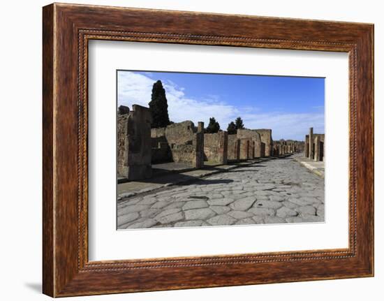 Long Cobbled Street, Roman Ruins of Pompeii, UNESCO World Heritage Site, Campania, Italy, Europe-Eleanor Scriven-Framed Photographic Print