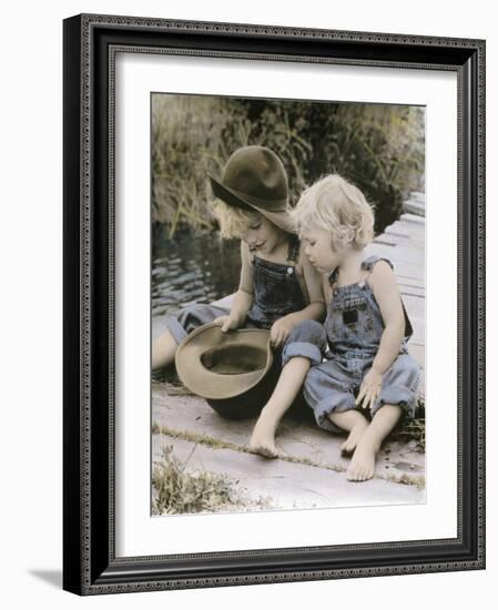 Look in Here-Nora Hernandez-Framed Giclee Print