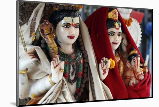 Lord Shiva and his wife Parvati, statues of Hindu gods, Kathmandu, Nepal, Asia-Godong-Mounted Photographic Print