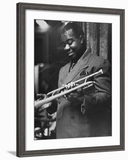 Louis Armstrong-Carl Mydans-Framed Premium Photographic Print