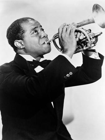 Louis Armstrong 1947 - A man in a blue suit playing a trumpet