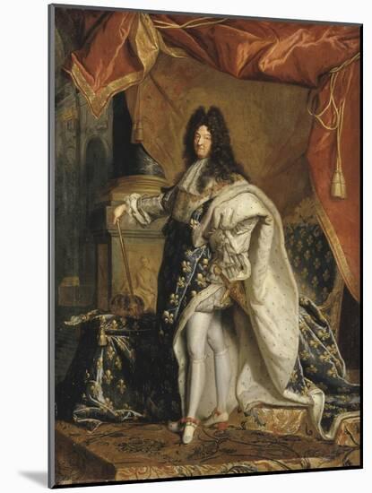 Louis XIV âgé de 63 ans en grand costume royal-Hyacinthe Rigaud-Mounted Giclee Print