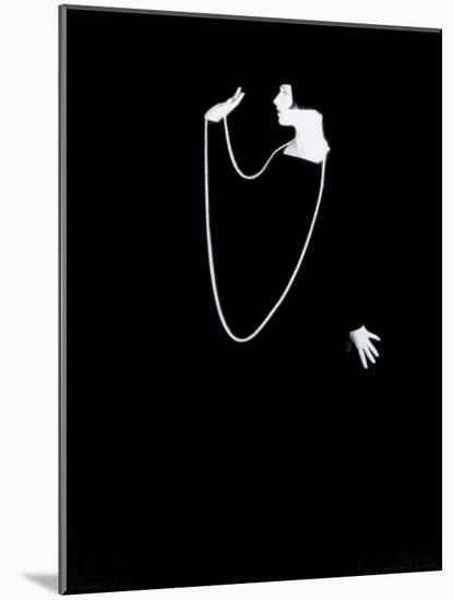 Louise Brooks, 1928-null-Mounted Photographic Print