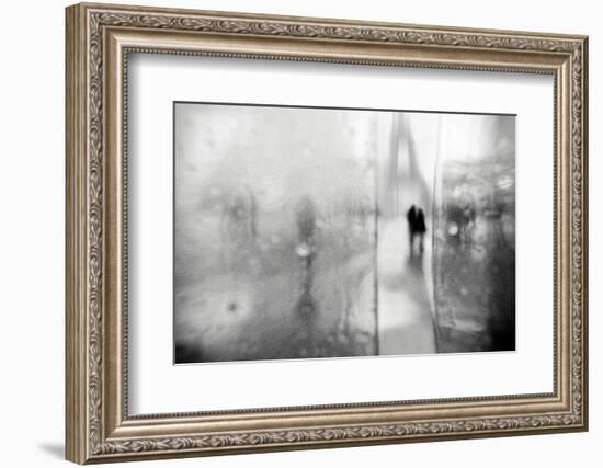 Love story in PARIS-Eric Drigny-Framed Photographic Print