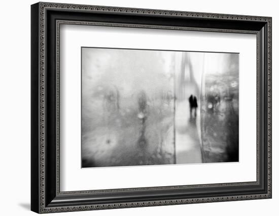 Love story in PARIS-Eric Drigny-Framed Photographic Print