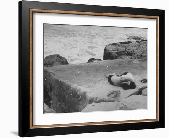 Lovers Enjoying an Argentine Beach Resort-Dmitri Kessel-Framed Photographic Print