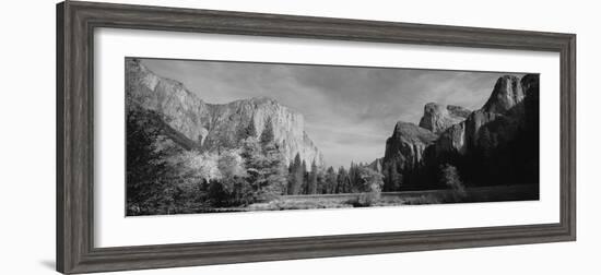 Low Angle View of Mountains in a National Park, Yosemite National Park, California, USA-null-Framed Photographic Print