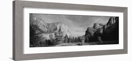 Low Angle View of Mountains in a National Park, Yosemite National Park, California, USA-null-Framed Photographic Print