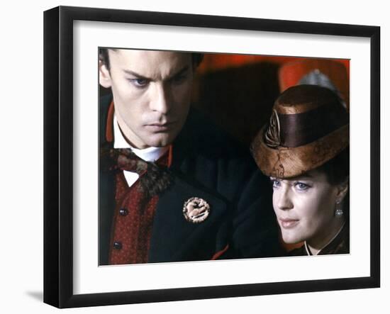 LUDWIG / LE CREPUSCULE DES DIEUX, 1972 directed by LUCHINO VISCONTI Helmut Berger and Romy Schneide-null-Framed Photo