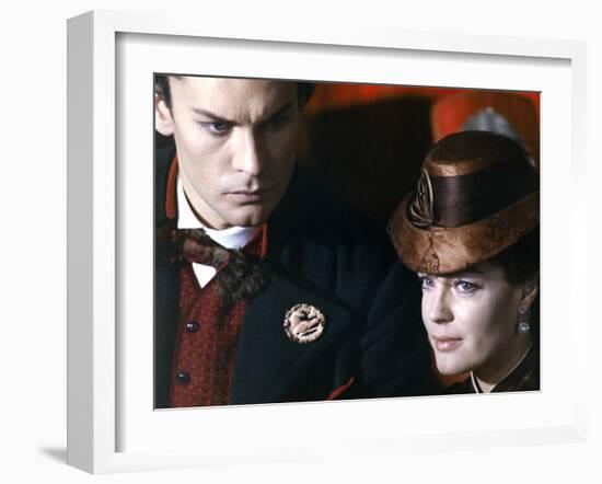 LUDWIG / LE CREPUSCULE DES DIEUX, 1972 directed by LUCHINO VISCONTI Helmut Berger and Romy Schneide-null-Framed Photo