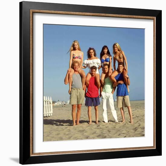 LUKE PERRY; TORI SPELLING; JASON PRIESTLEY; IAN ZIERING; JENNIE GARTH; BRIAN AUSTIN GREEN. "Beve...-null-Framed Photographic Print