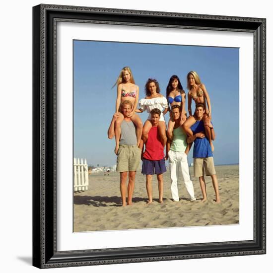 LUKE PERRY; TORI SPELLING; JASON PRIESTLEY; IAN ZIERING; JENNIE GARTH; BRIAN AUSTIN GREEN. "Beve...-null-Framed Photographic Print