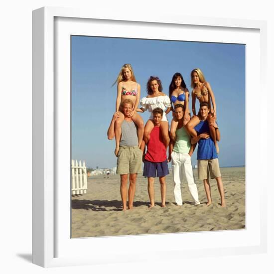 LUKE PERRY; TORI SPELLING; JASON PRIESTLEY; IAN ZIERING; JENNIE GARTH; BRIAN AUSTIN GREEN. "Beve...-null-Framed Premium Photographic Print