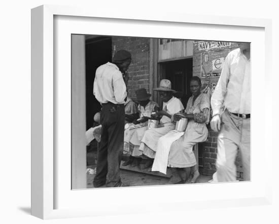 Lunchtime for Georgia peach pickers, 1936-Dorothea Lange-Framed Photographic Print