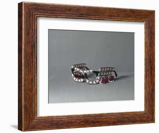 Lunettes perlées Iglasi-null-Framed Giclee Print