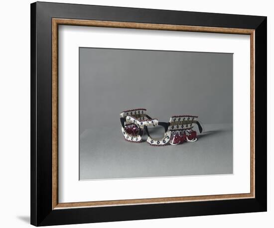 Lunettes perlées Iglasi-null-Framed Giclee Print