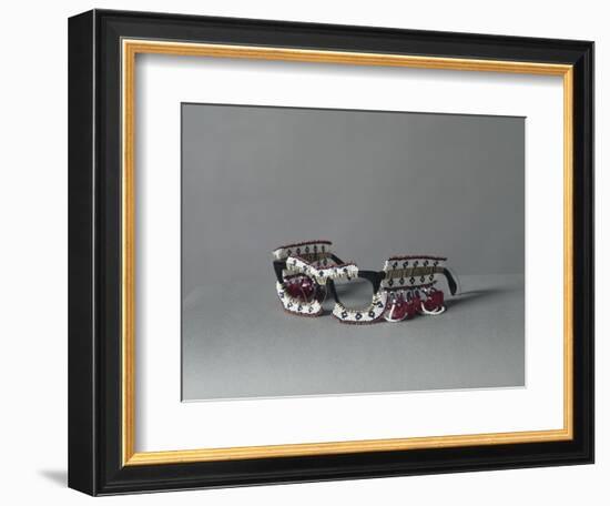 Lunettes perlées Iglasi-null-Framed Giclee Print