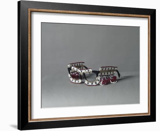 Lunettes perlées Iglasi-null-Framed Giclee Print